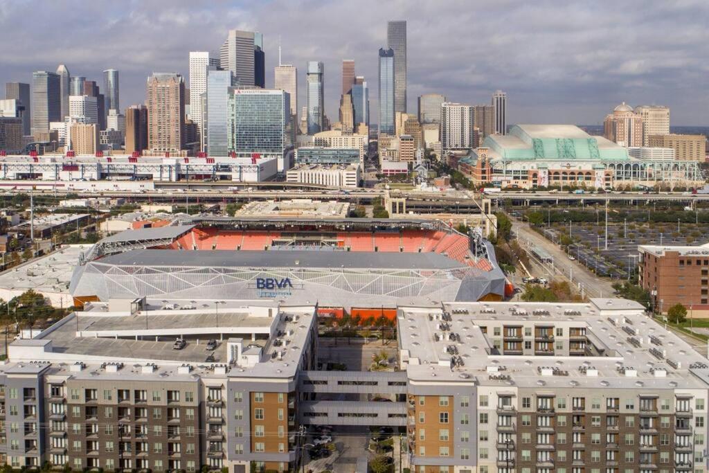 Penthouse Cool-Oasis-In-Houston-Rental Car Available-View-Great-Sleep 外观 照片