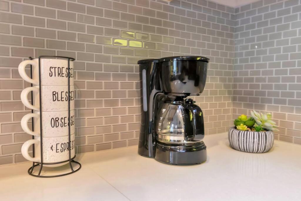 Penthouse Cool-Oasis-In-Houston-Rental Car Available-View-Great-Sleep 外观 照片
