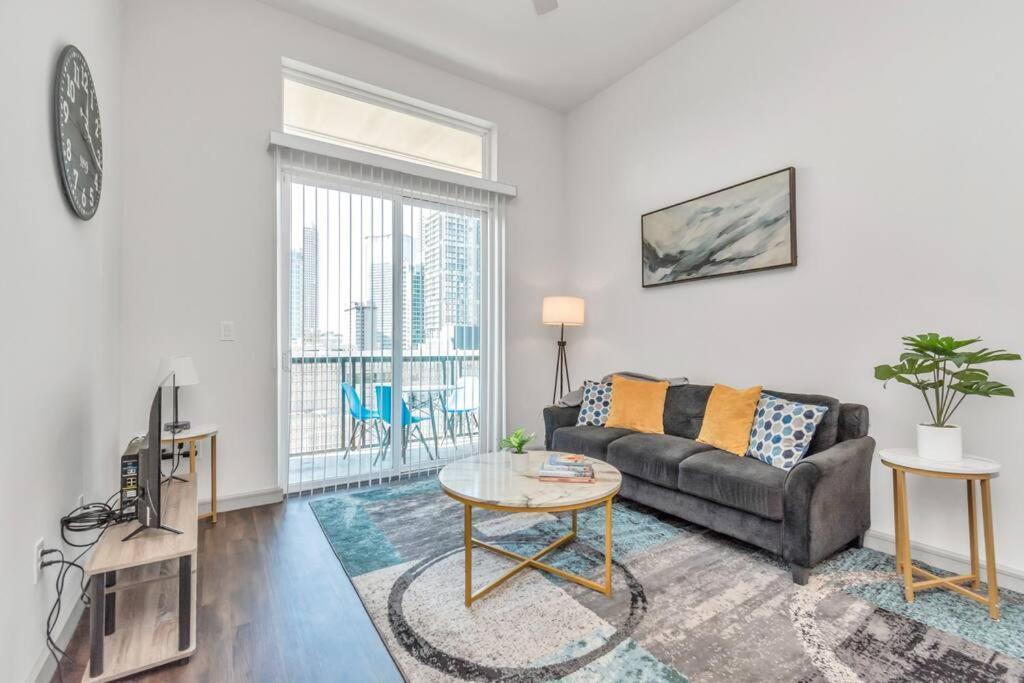 Penthouse Cool-Oasis-In-Houston-Rental Car Available-View-Great-Sleep 外观 照片