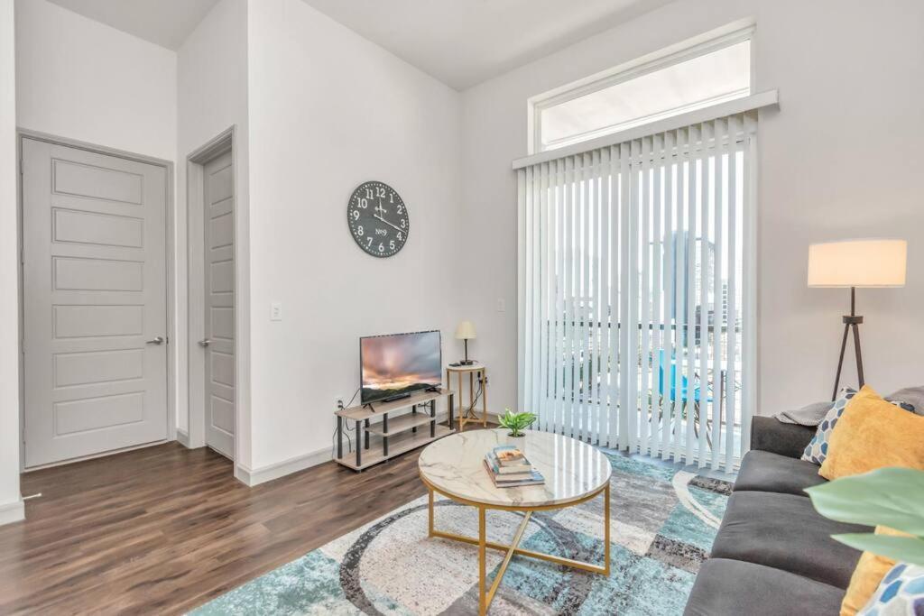 Penthouse Cool-Oasis-In-Houston-Rental Car Available-View-Great-Sleep 外观 照片
