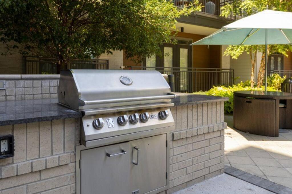 Penthouse Cool-Oasis-In-Houston-Rental Car Available-View-Great-Sleep 外观 照片