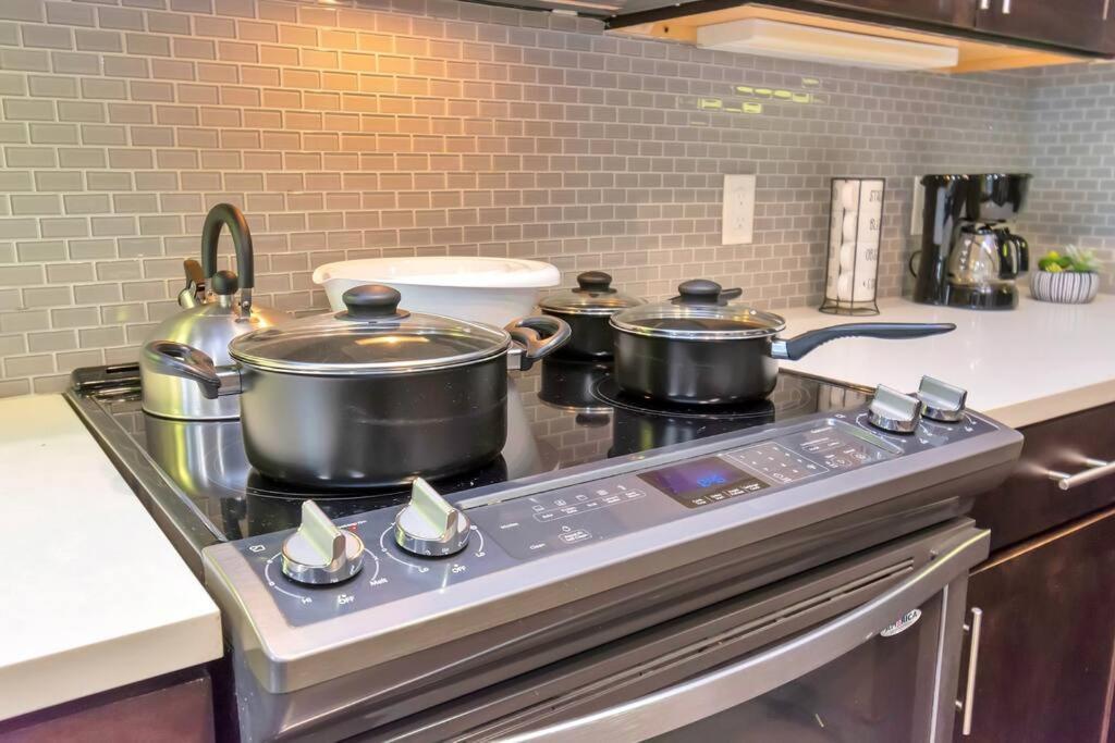Penthouse Cool-Oasis-In-Houston-Rental Car Available-View-Great-Sleep 外观 照片