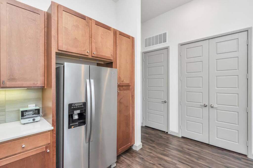 Penthouse Cool-Oasis-In-Houston-Rental Car Available-View-Great-Sleep 外观 照片