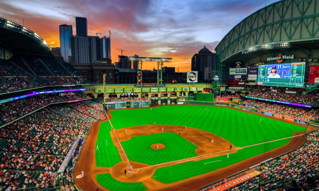 Penthouse Cool-Oasis-In-Houston-Rental Car Available-View-Great-Sleep 外观 照片